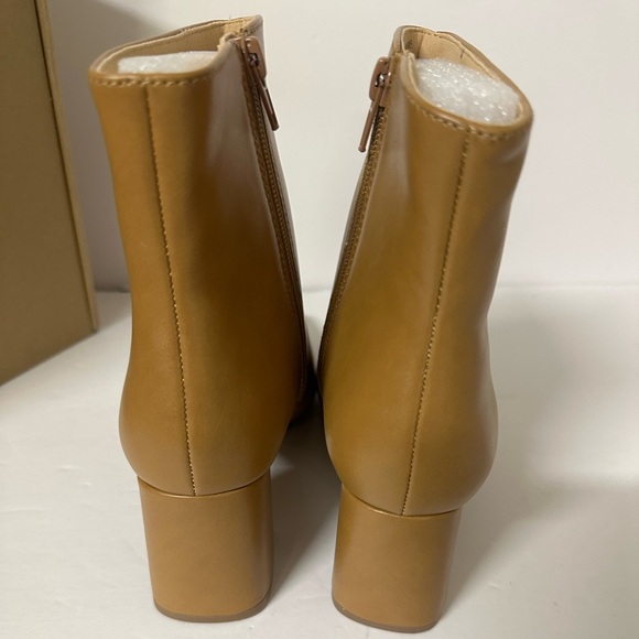 NEW Journee Collection Haylinn Tan Blocked Heeled Boots Size 6.5 - Picture 5 of 6